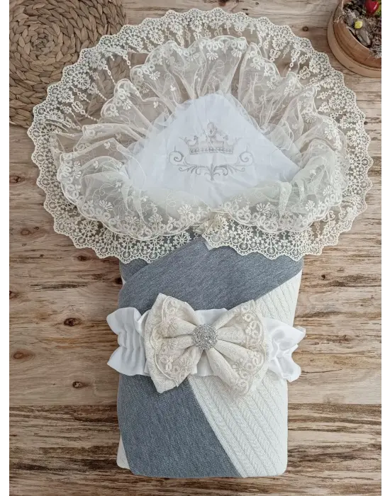 Omarı Yenidoğan Taç Nakışlı Prizma Taş Bebek Battaniyesi Krem