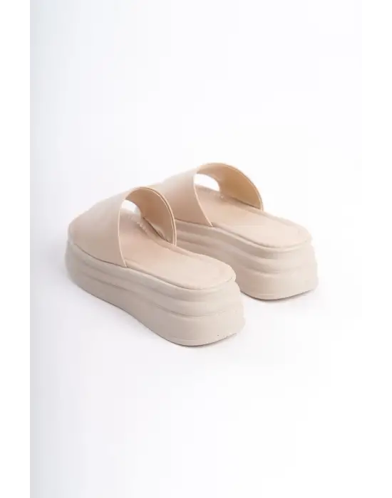 Omarı Yüksek Topuklu Konforlu Tabaan Terlik - Kremsi Dokunuşlu