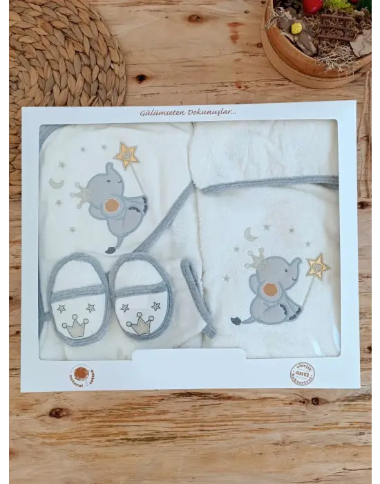 Omarı Yumuşak Fil Desenli Bebek Havlu Seti - Ekru