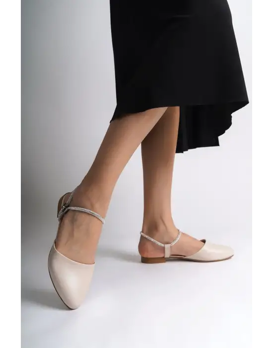 Omarı Yumuşak ve Rahat Beyaz Babet Ayakkabı