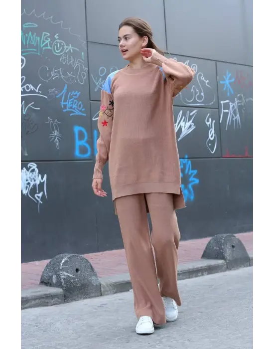 Omarı Vintage tarz omuz detaylı ikili triko takım vizon