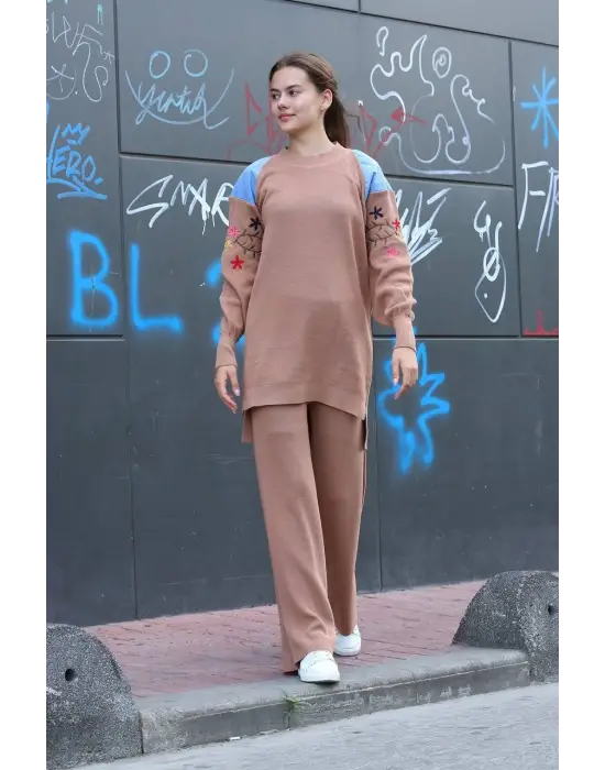 Omarı Vintage tarz omuz detaylı ikili triko takım vizon