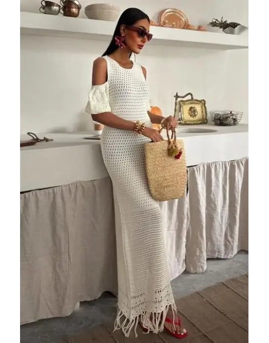 Omarı Şık Püsküllü Triko Elbise