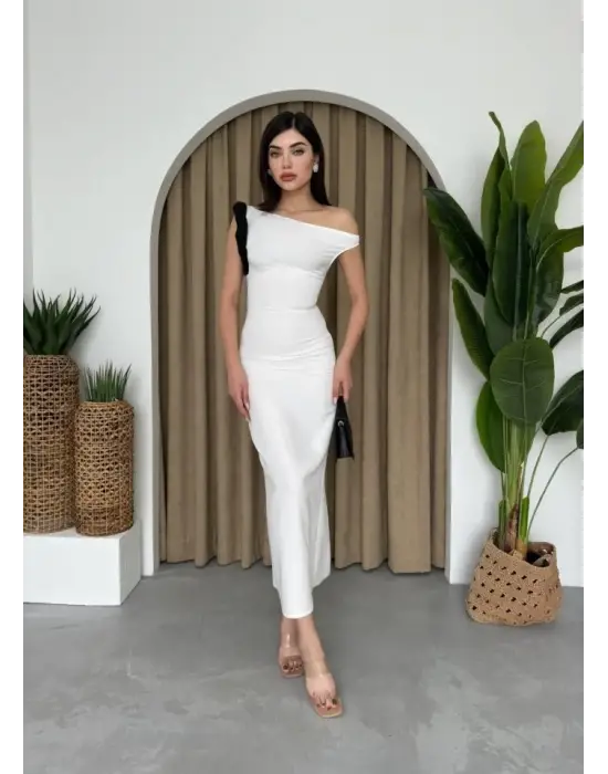 Omarı Zarif Omuz Detaylı Siyah Elbise