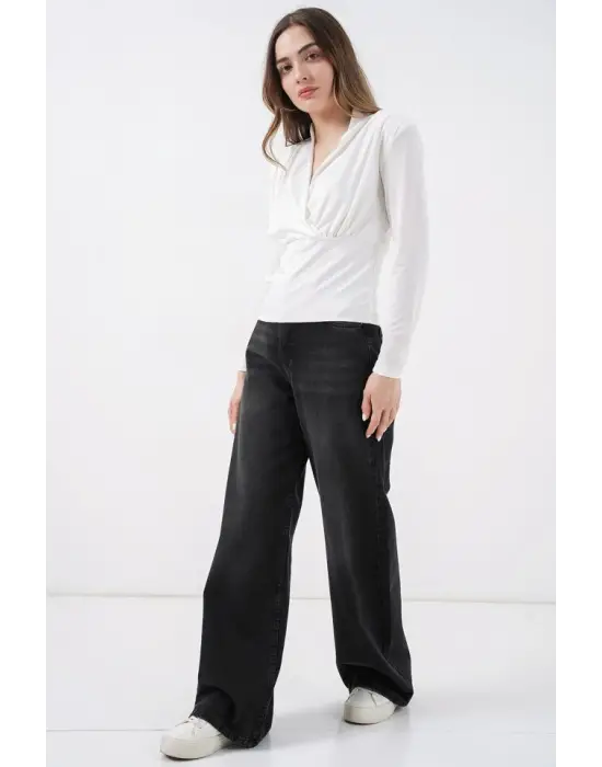 Şık Omuz Vatkalı Kruvaze Yaka Bluz - Beyaz