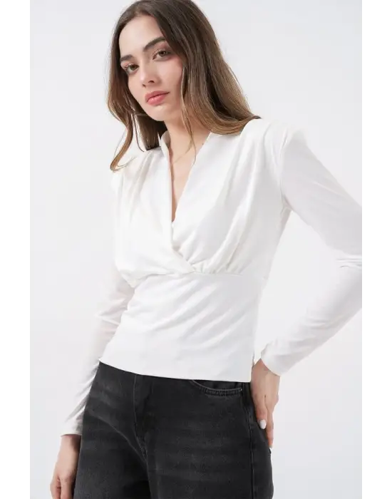 Şık Omuz Vatkalı Kruvaze Yaka Bluz - Beyaz