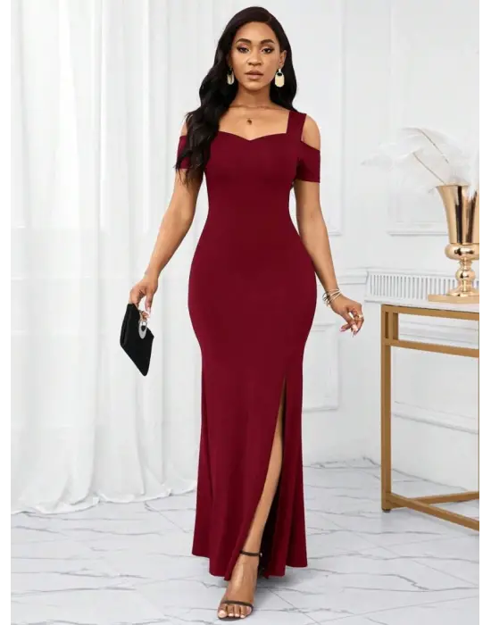 Omarı Etkileyici Yırtmaç Detaylı Uzun Elbise