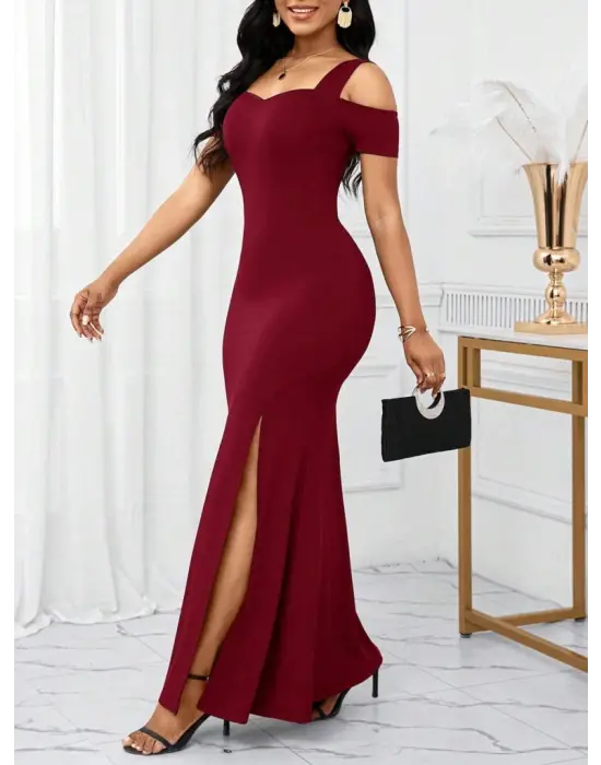 Omarı Etkileyici Yırtmaç Detaylı Uzun Elbise