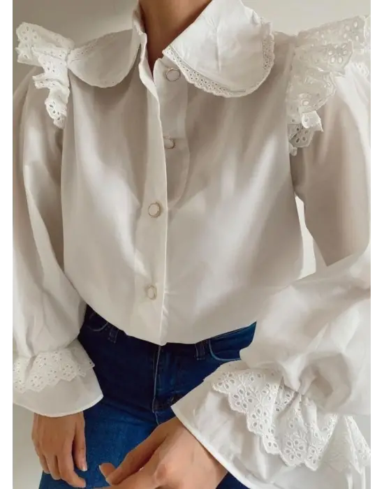 Omuzu Fırfırlı Fistolu Kolu Lastikli Düğmeli Gömlek -Beyaz