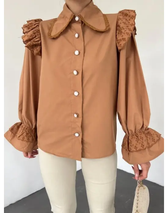 Omuzu Fırfırlı Fistolu Kolu Lastikli Düğmeli Gömlek -Vizon