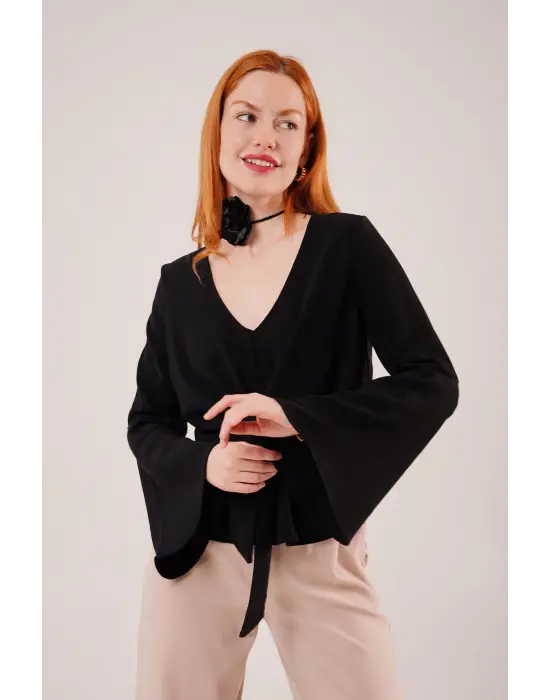 Ön Bağlamalı Volan Kol Siyah Bluz