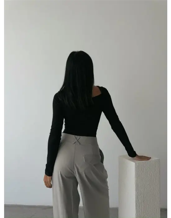 Omarı Özel Tasarım Önden Bağlama Detaylı Siyah Bodysuit