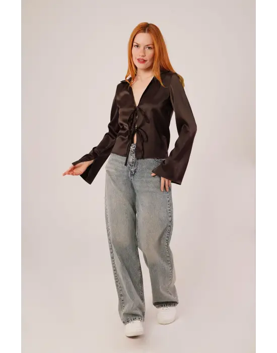 Önden Bağlama Detaylı Saten Kahverengi Bluz