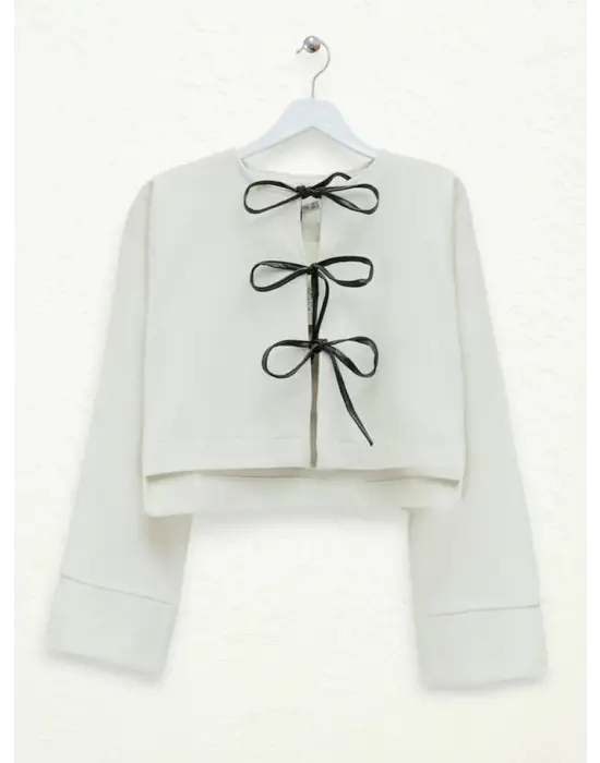 Omarı Kadife Dokulu Önü Bağcıklı Krem Ceket