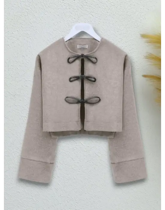 Omarı Şık ve Sıcak Tutucu Bağcıklı Ceket