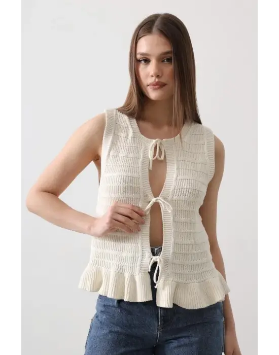 Omarı Şık Ekru Renkli Önü Bağlamalı Yelek