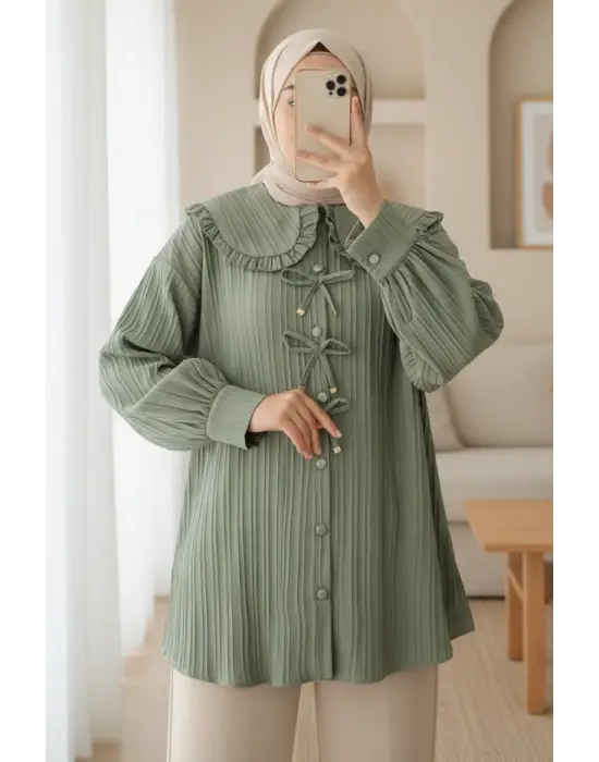 Önü Kurdele Detaylı Düğmeli Önlük Yaka Gömlek -Çağla Y.