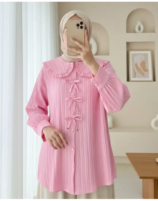 Önü Kurdele Detaylı Düğmeli Önlük Yaka Gömlek -Pembe