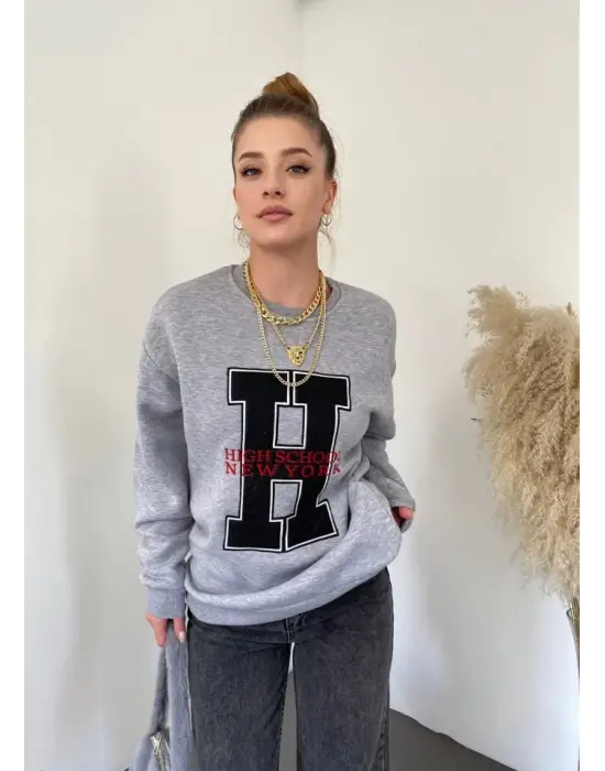 Omarı Soğuk Havaların Vazgeçilmezi: Nakış Detaylı Sweat Tunik
