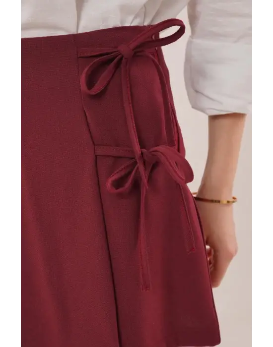 Omarı Detaylarıyla Şık Bordo Mini Şort Etek