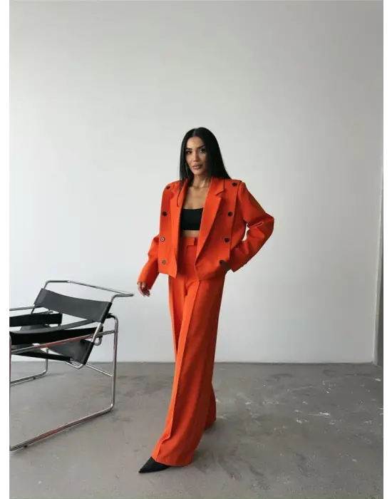 Omarı Yüksek Kaliteli Oranj Takım Elbise