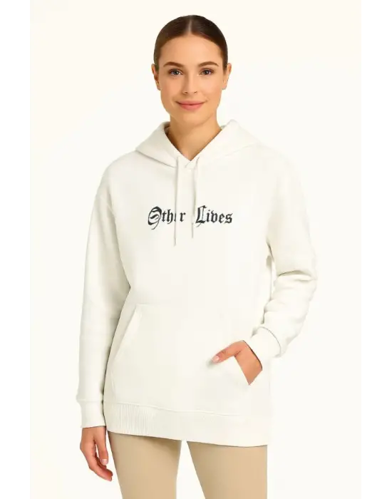 Oversize Üç İplik Şardonlu Kapüşonlu Sweatshirt – Beyaz “Other Lives” Ön Ve Arka Baskılı, Kanguru Cepli, Ribanalı Rahat Kışlık Model Beyaz