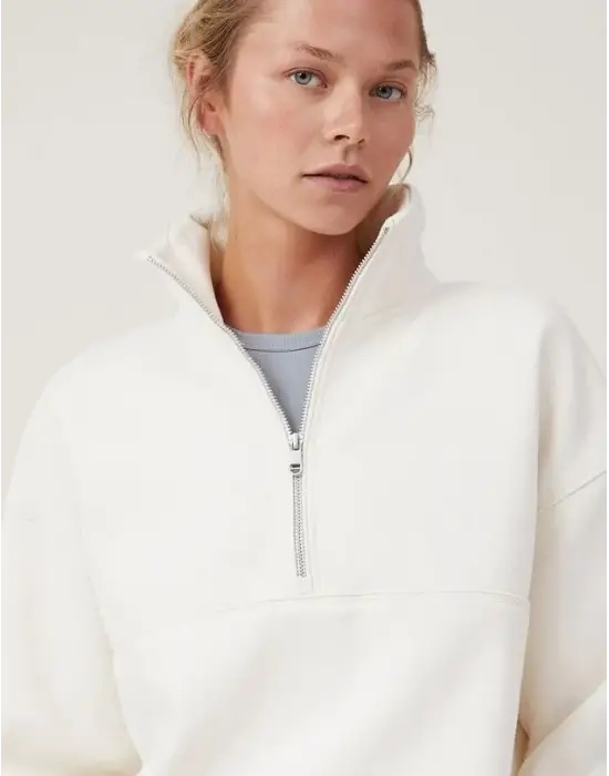 Beyaz Oversize Yarım Farmuarlı Sweatshirt