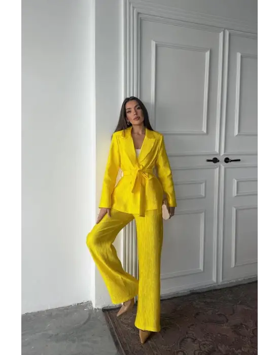 Omarı Parlak Neon Beli Kuşaklı Ceket ve Pantolon Takımı