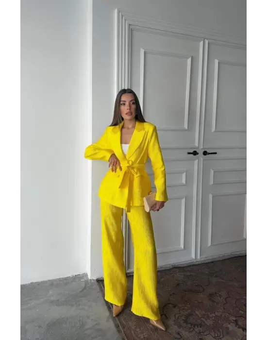 Omarı Parlak Neon Beli Kuşaklı Ceket ve Pantolon Takımı