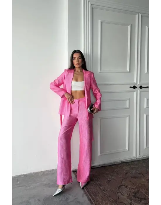 Omarı Parlak ve Şık Pembe Takım