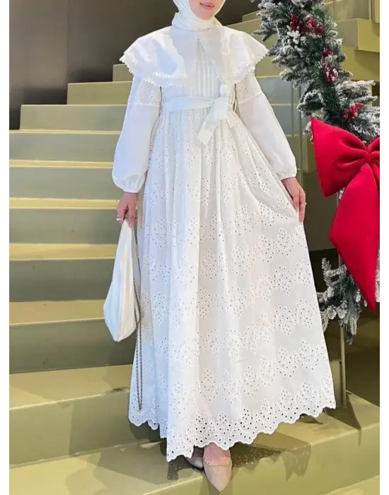 Omarı Zarif Dantel Detaylı Beyaz Elbise