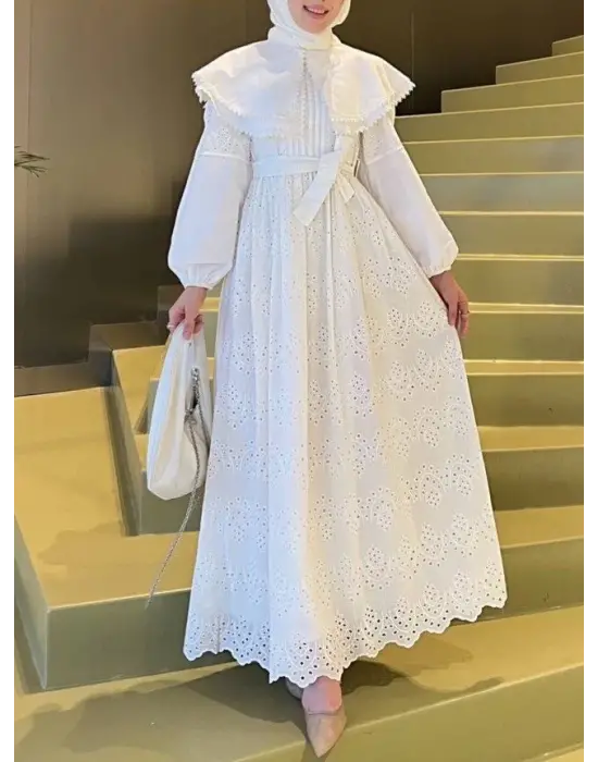 Omarı Zarif Dantel Detaylı Beyaz Elbise