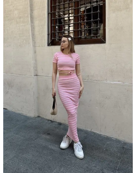 Omarı Pembe Çizgili Etekli Takım