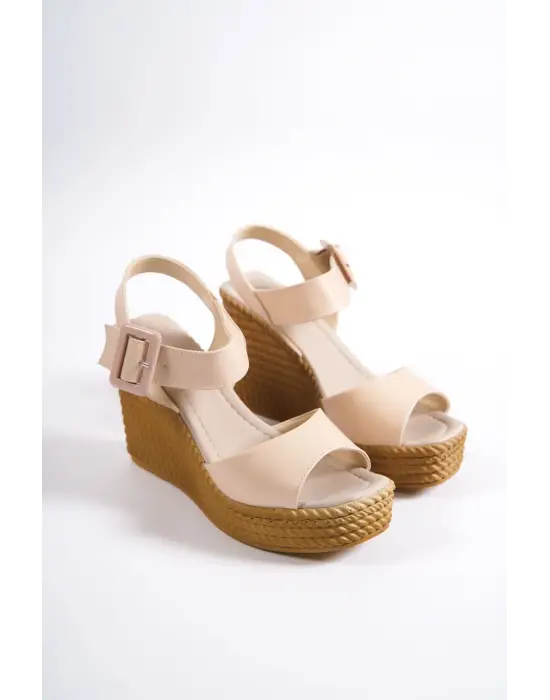 Rahat Lastikli Dolgu Topuklu Bayan Sandalet