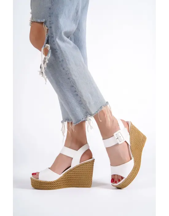 Trend Tokalı Rahat Bayan Sandalet - Beyaz