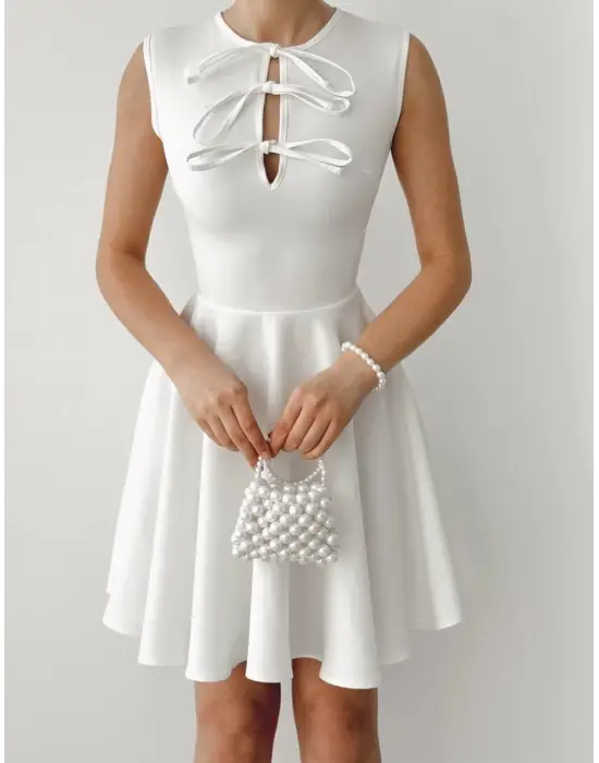 Omarı Şıklığıyla Etkileyen Fiyonk Detaylı Elbise