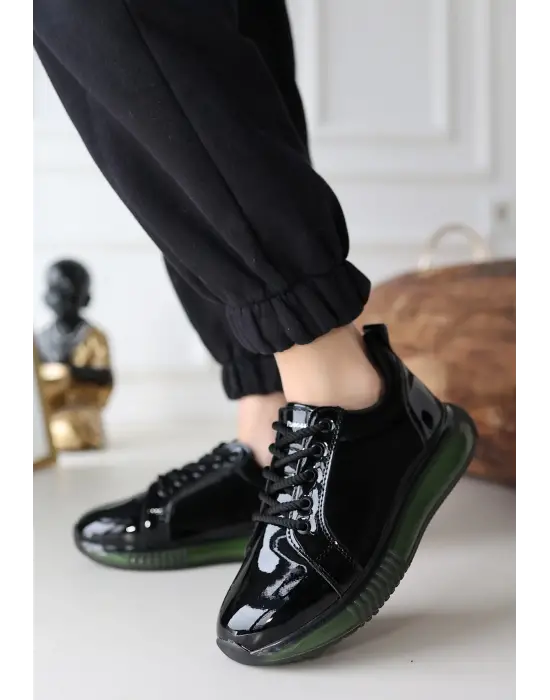 Modern Siyah Rugan Spor Ayakkabı