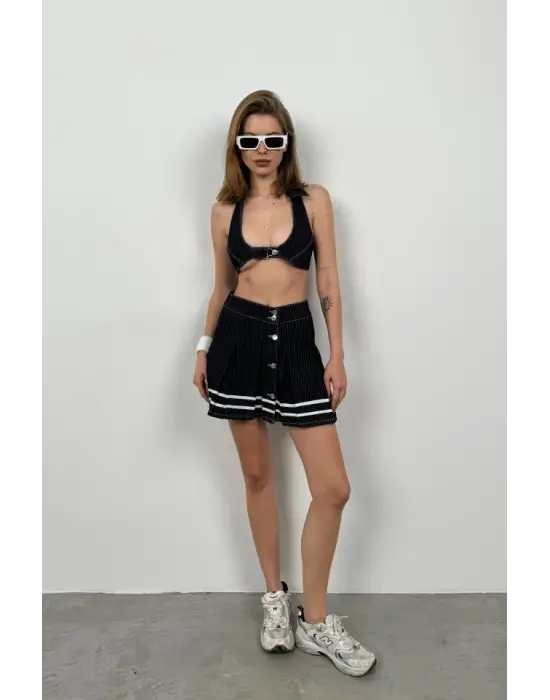 Omarı Şık ve Çekici Crop Ceket