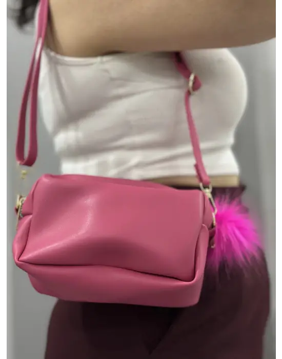Omarı Parlak Fuşya Ponpon Detaylı Cilt Çantası