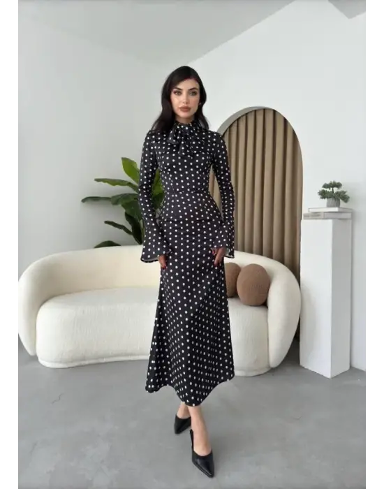 Omarı Şık Puantiyeli Elbise