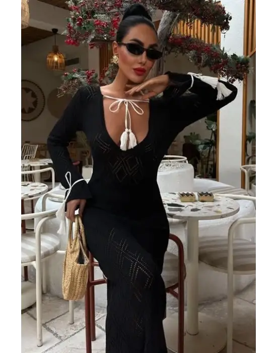 Omarı Zarif Püskül Detaylı V Yaka Elbise