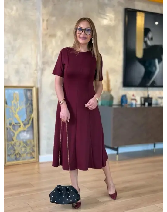 Omarı Şık ve Rahat Kadın Midi Elbise