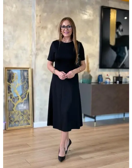 Omarı Rahat Ve Şık Kadın Midi Elbise