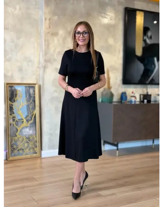 Omarı Rahat Ve Şık Kadın Midi Elbise