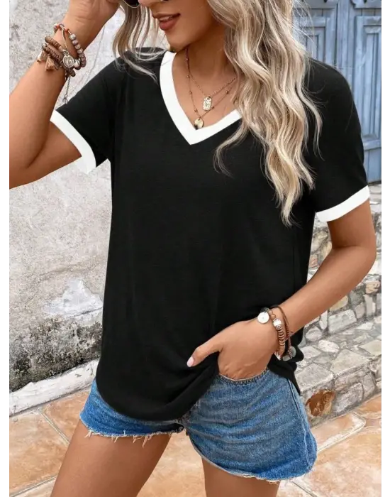 Omarı Sade Şıklıkta Kadın V Yakalı Bluz