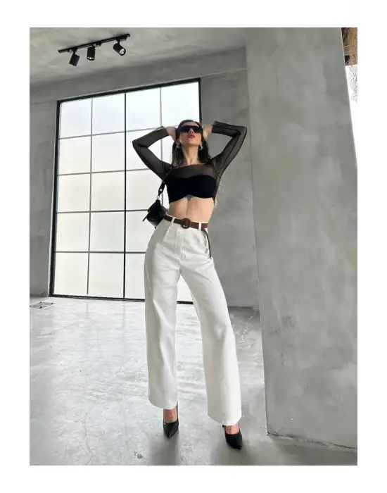 Omarı Yaz Şıklığına Uygun Beli Kemerli Beyaz Pantolon