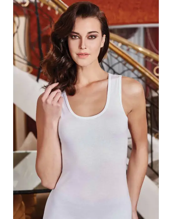 Omarı Yüksek Performans Beyaz Kadın Atlet