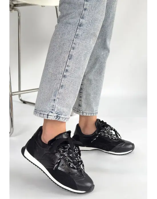 Reat Siyah Cilt Bağcıklı  Paraşüt Detaylı Spor Ayakkabı
