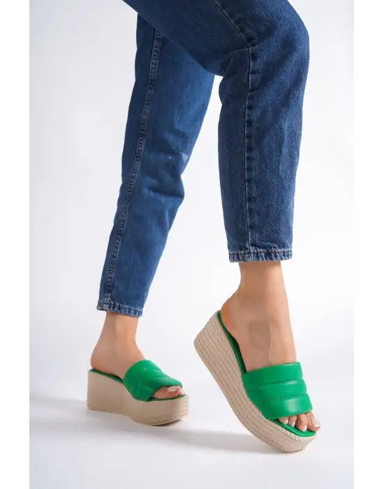 REINA Dolgu Topuklu Rahat tabanlı ayakkabı Tabaan Örgü detaylı Görünümlü Bayan Terlik CKısa Topuk - Yeşil