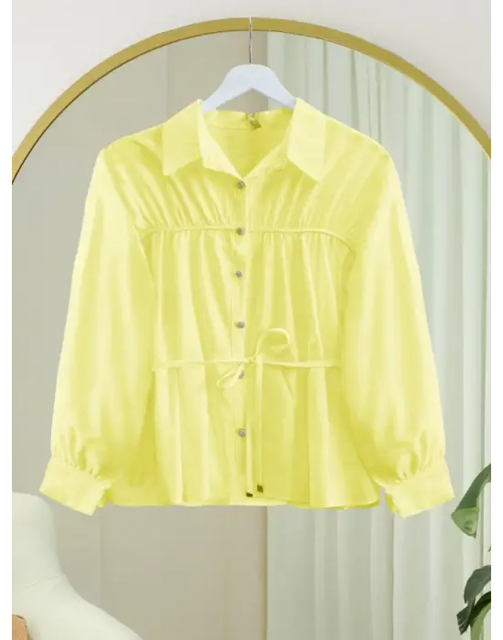Omarı Sarı Renkli Robadan Beli Bağcıklı Gömlek